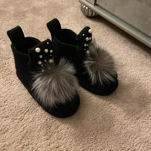 Ankle boots with fur
